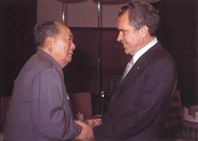 毛泽东保留了哪两件尼克松所赠的礼物？
